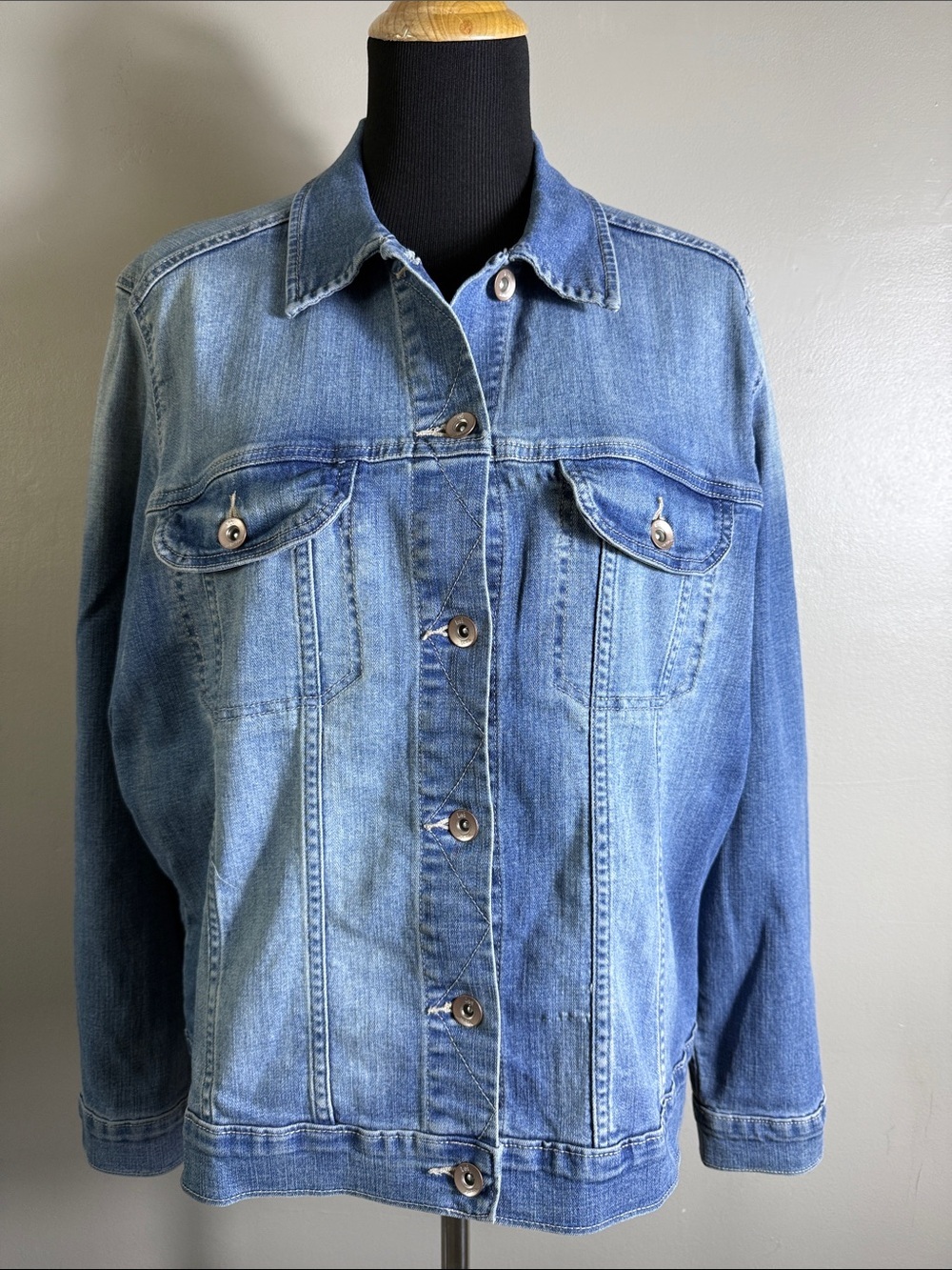 Lee Relaxed Fit Stretch Denim Classic Light Blue Jean Jacket Sz L NWOT